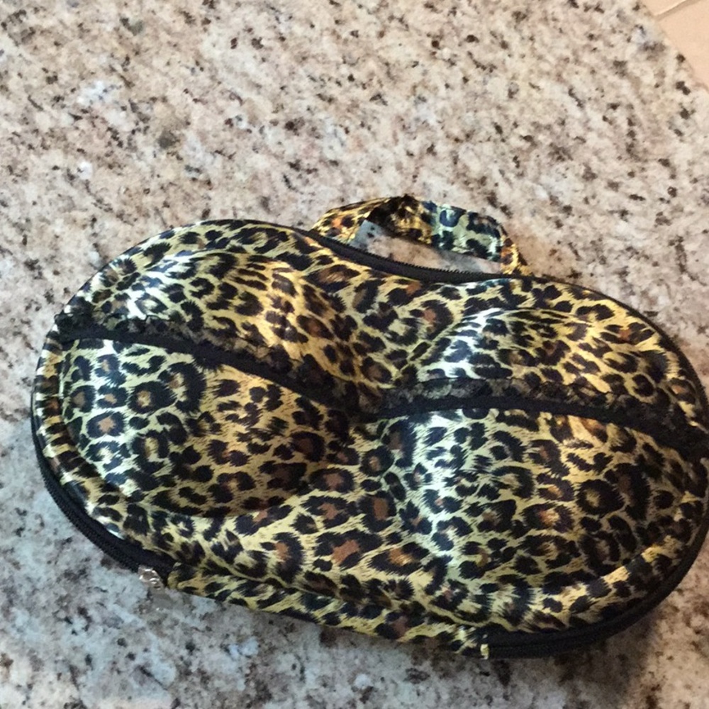 Leopard travel case for bras